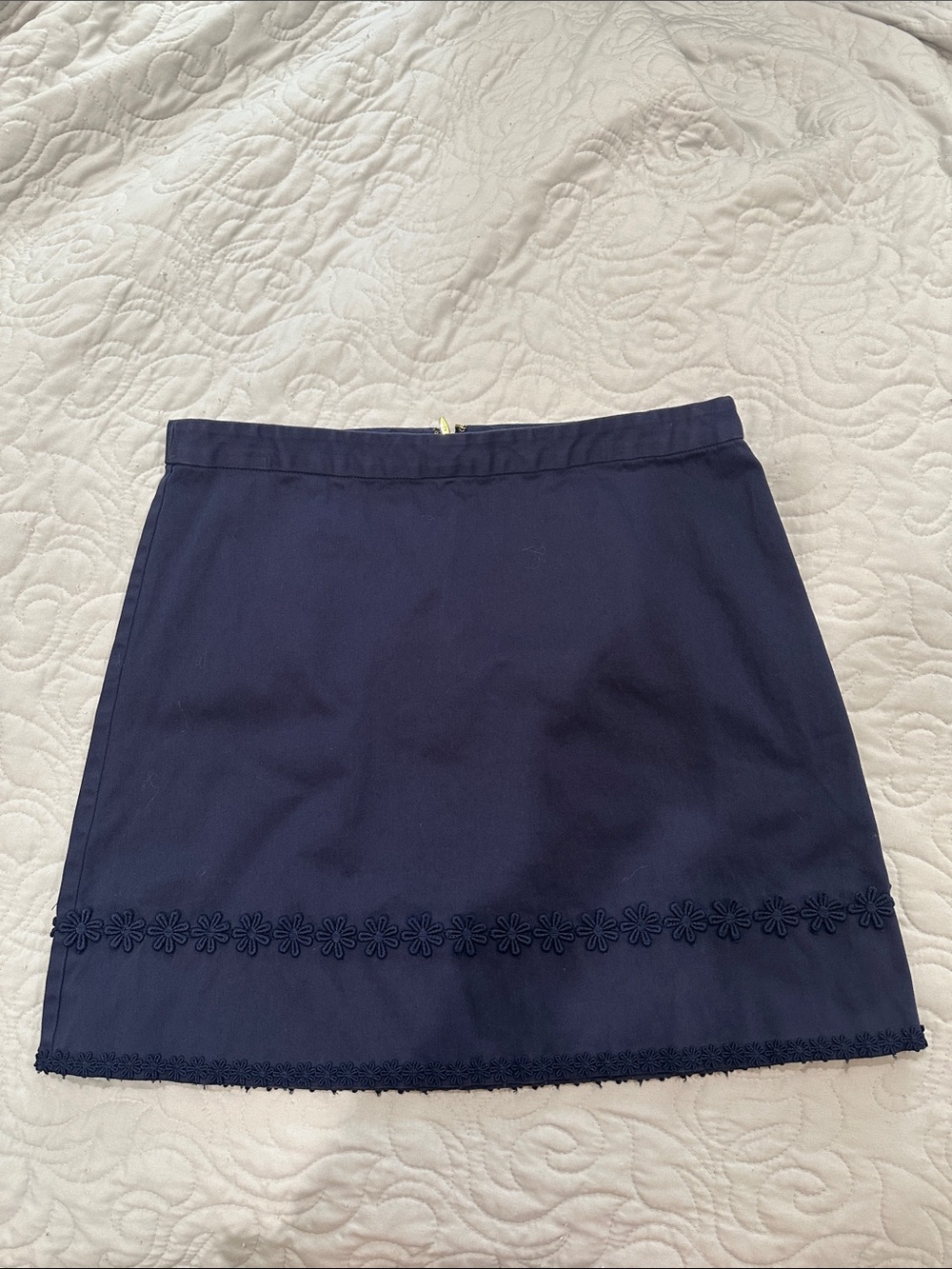 Draper James “Full Bloom A-Line Skirt” in size 10- color Navy with 3D flowers
